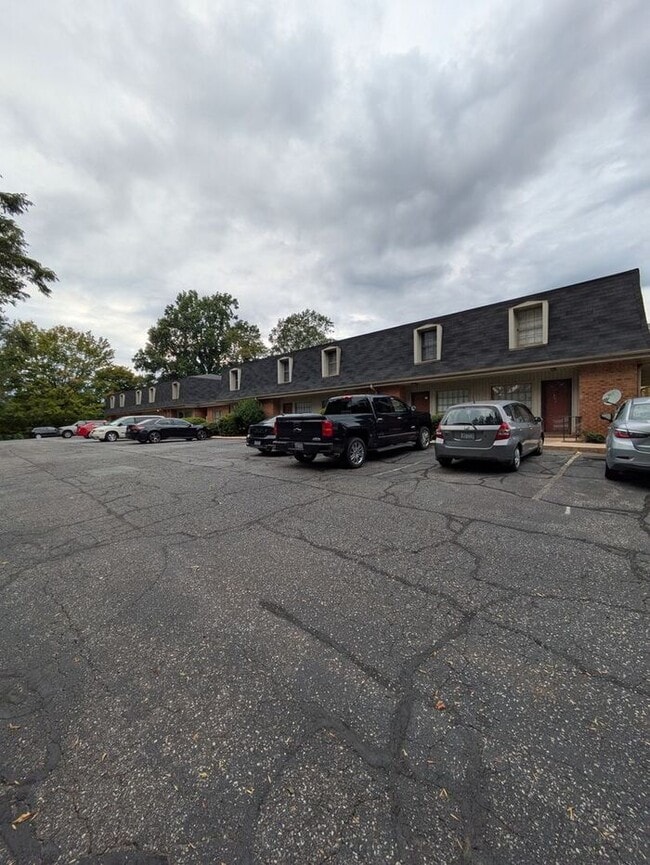 Building Photo - 2BD/1.5BA Townhome at Francescan Terrace