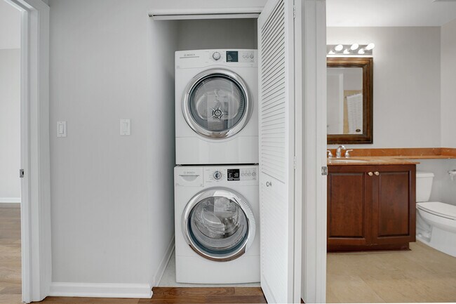 Building Photo - 1201 S Prairie Ave