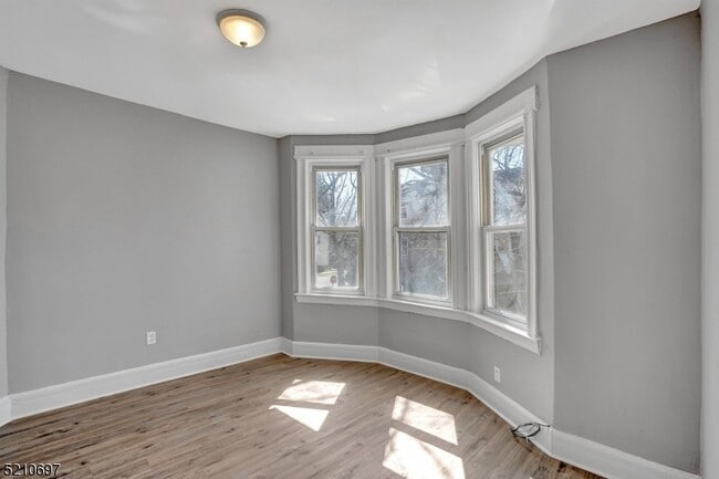 Building Photo - 30 Linden Ave