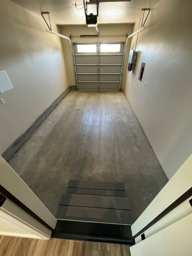 Building Photo - 1691 Windsor Ave