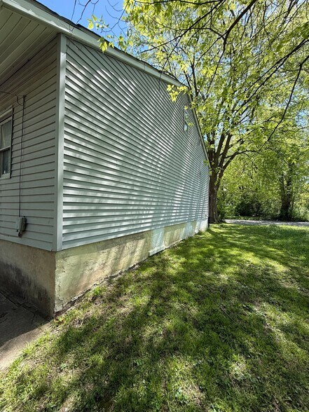 Building Photo - 462 W Leafland Ave
