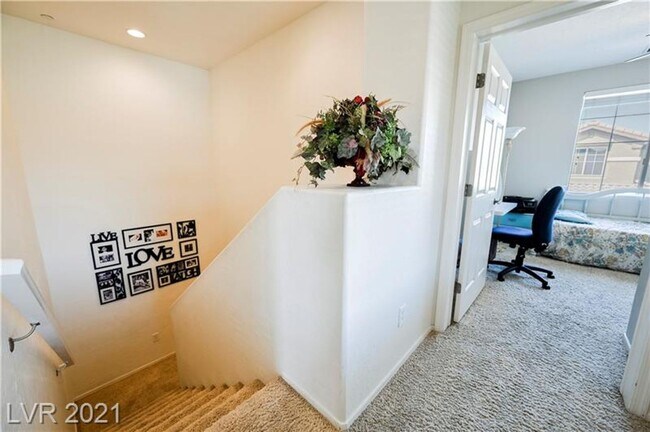 Building Photo - Beautiful townhouse for Rent!