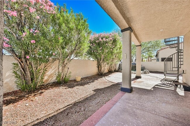 Building Photo - 138 Cam Capri