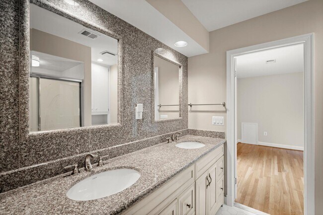 Building Photo - 9809 Hall Rd