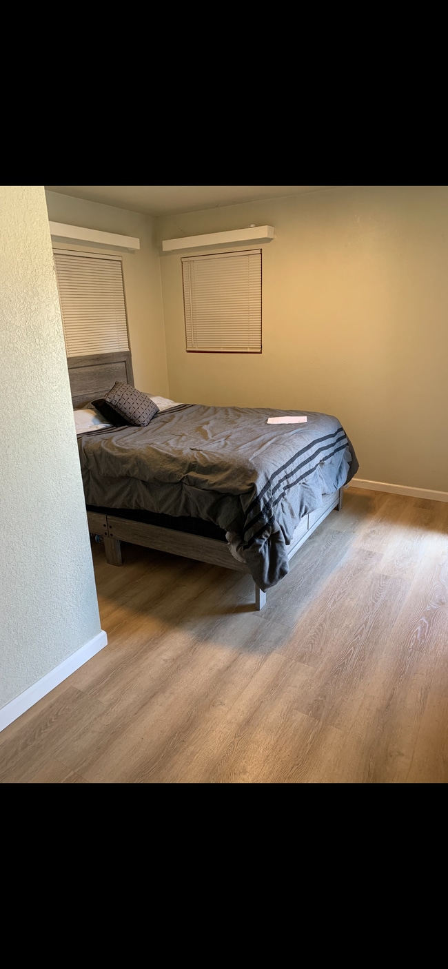 Building Photo - 5031 Bakman Ave