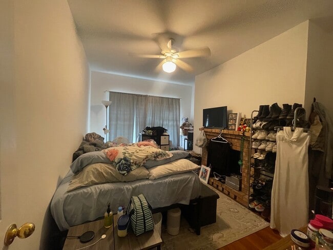 Building Photo - 677.5 W Wrightwood Ave