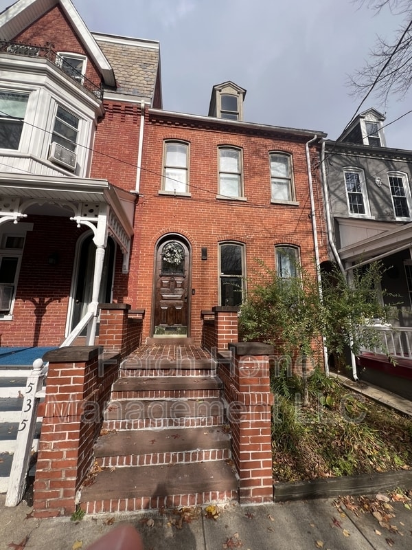 Primary Photo - 533 W Walnut St