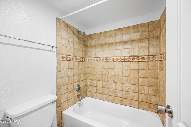 Building Photo - 4410 N Longview Ave