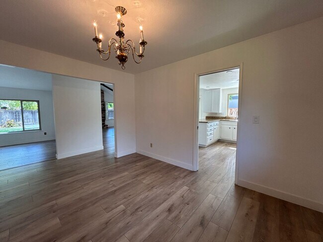 Building Photo - Spacious 4-Bedroom 2.5 Bath Single-Story H...