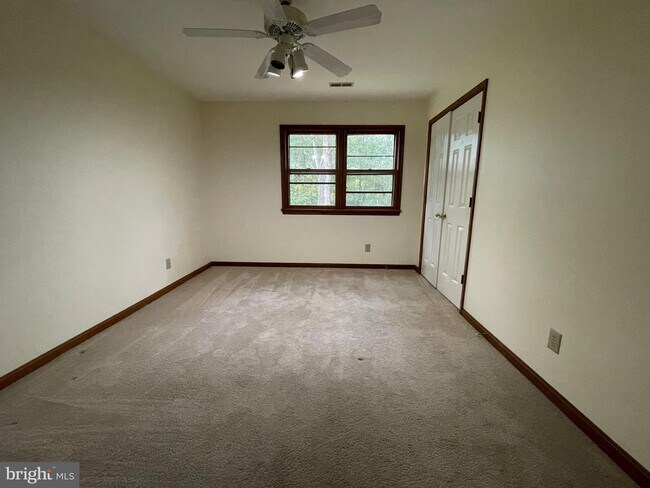 Building Photo - 4014 Longwood Dr