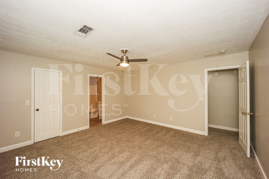 Building Photo - 5008 Springtree Ct