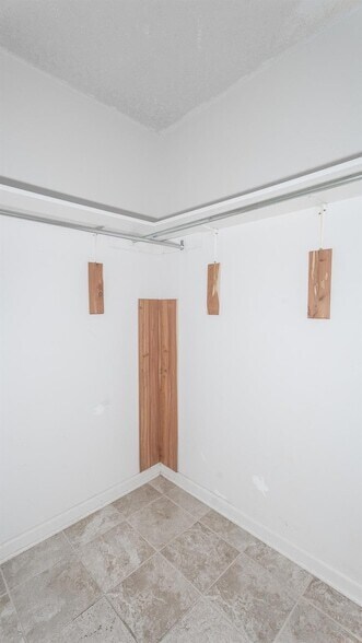 Building Photo - 11606 Parkfield Dr