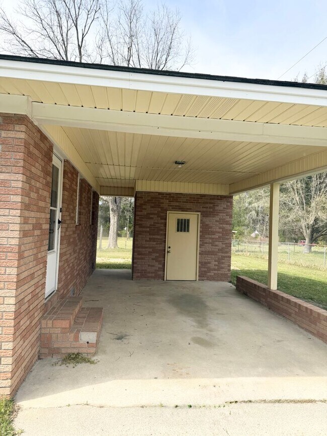 Building Photo - Charming Move-In Ready Home with Bonus Space & Spacious Yard!