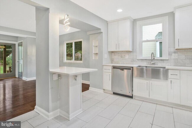 Building Photo - 509 Denham Rd