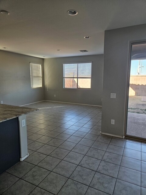 Building Photo - 646 W Calle Espadero