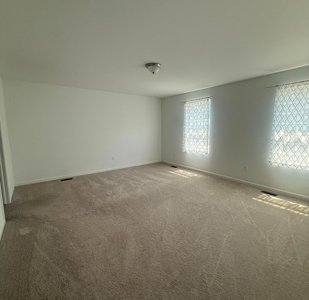 Building Photo - 2682 Valley Dr