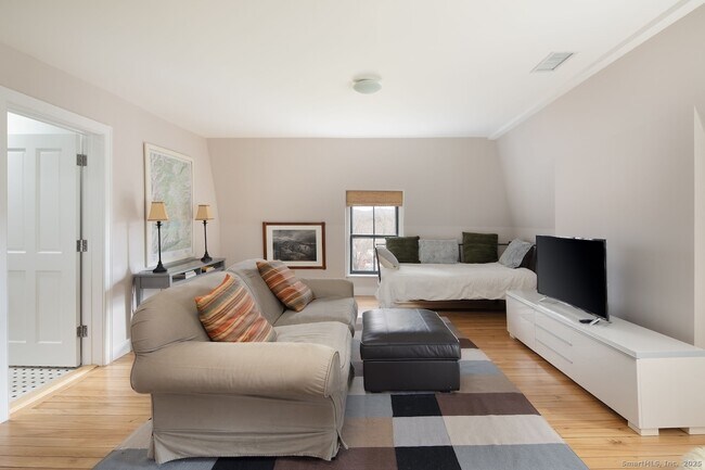 Building Photo - 31 Sharon Rd