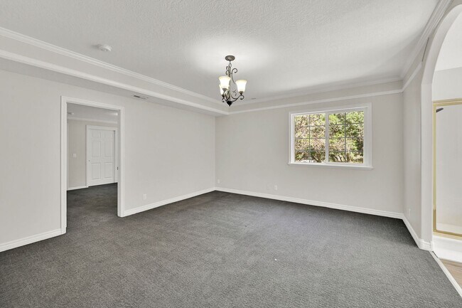Building Photo - 4050 Taylor Ave
