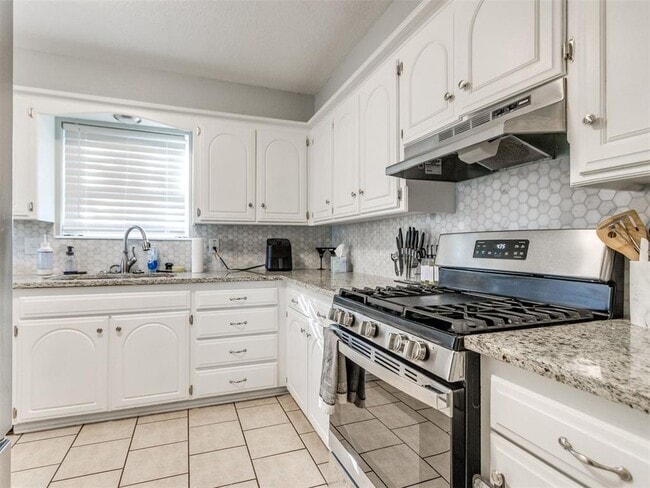 Building Photo - 4124 Overland Dr