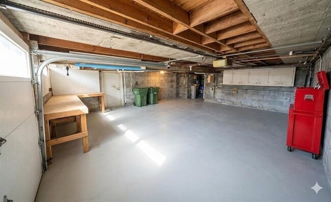 Building Photo - 728 N Pike Rd