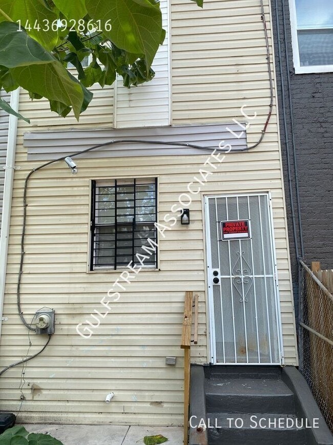 Building Photo - 721 N Port St