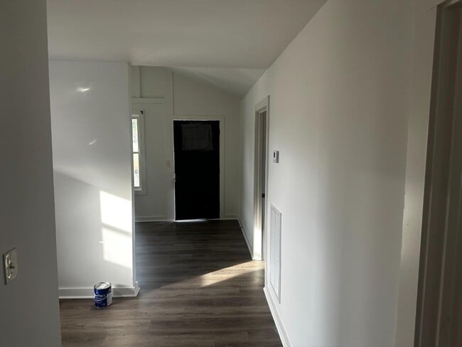 Building Photo - 749 Mt Hope St