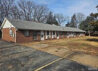 Building Photo - 2 bed 1 bath fully renovated