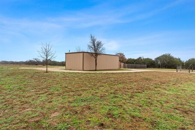 Building Photo - 2610 Co Rd 255