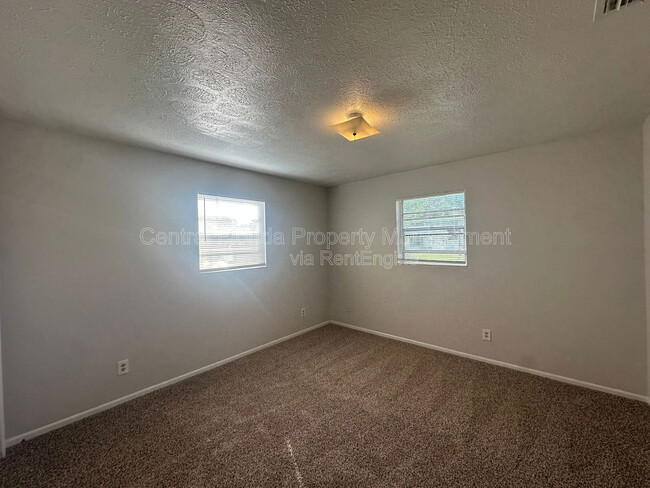 Building Photo - 213 Montana Ave