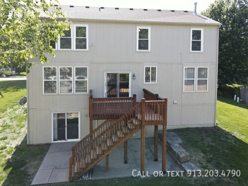 Building Photo - 1819 W Elm Terrace