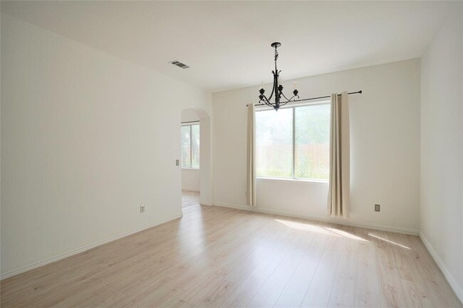 Building Photo - 9625 Copper Creek Dr