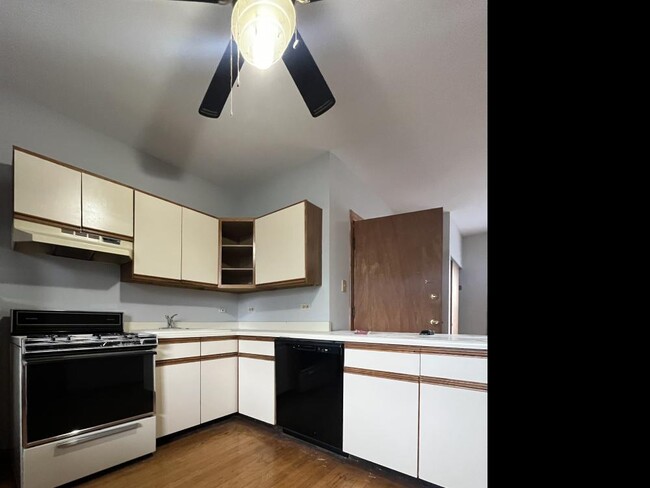 Building Photo - 1 bedroom in Chicago IL 60640