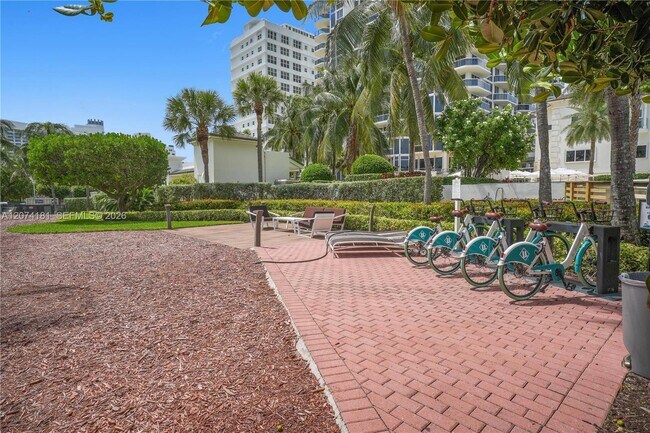 Building Photo - 4775 Collins Ave