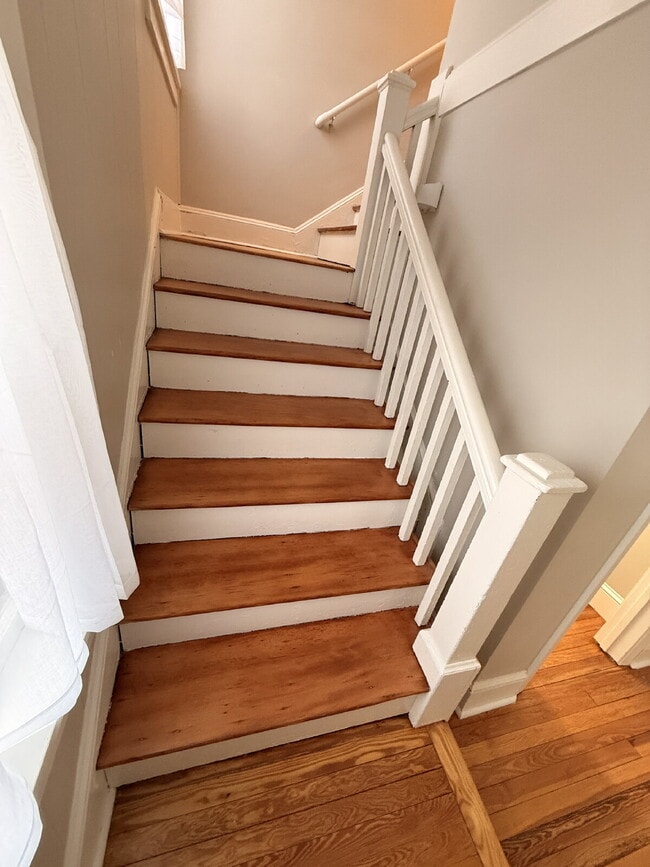 Building Photo - 627 Warren Ave.