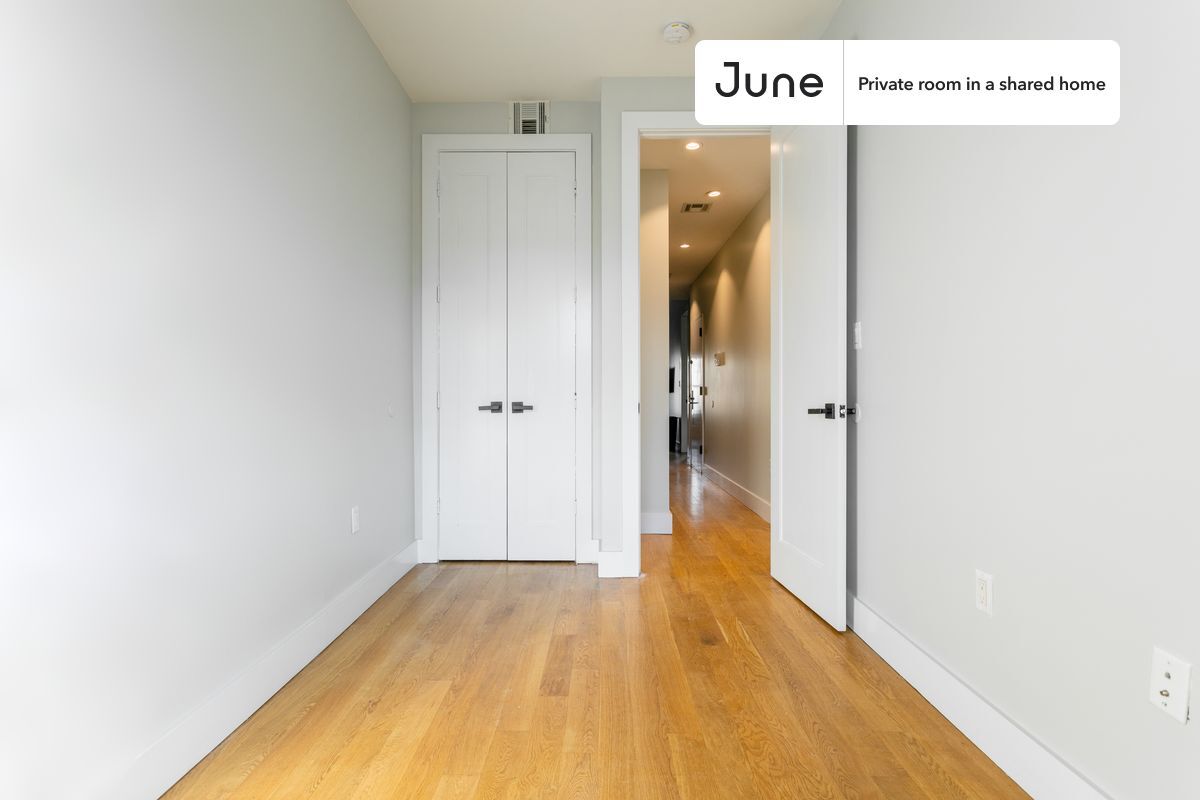Building Photo - Room in Shared 3 bed/1 bath home