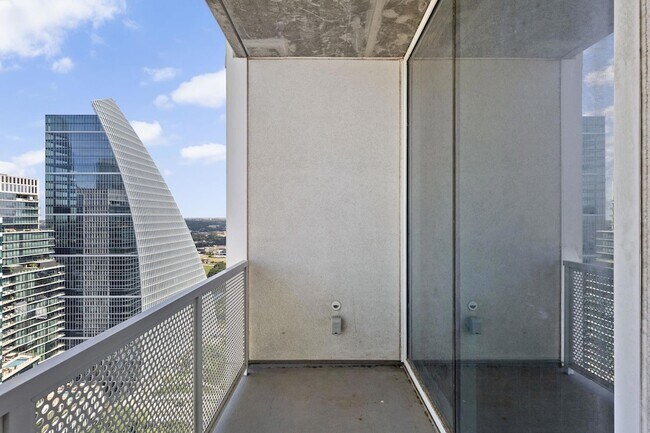 Building Photo - 301 West Ave