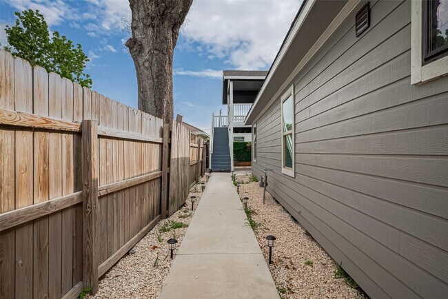 Building Photo - 6725 Avenue K