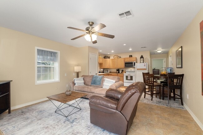 Building Photo - 1072 Papenberg Rd