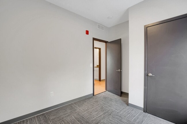 Building Photo - 1129 SE 8th St