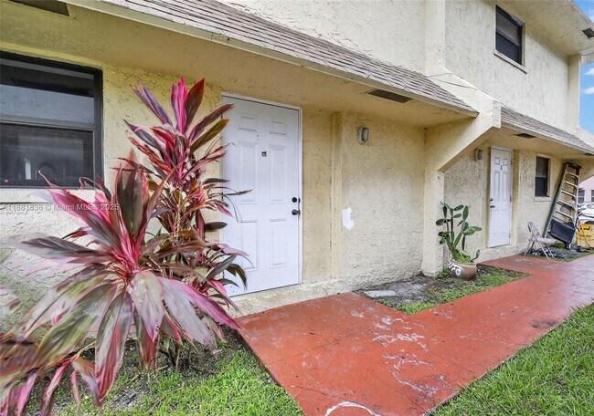 Building Photo - 1721 SW 40th Terrace