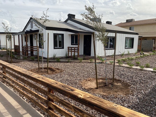 Building Photo - 433 N 14th St