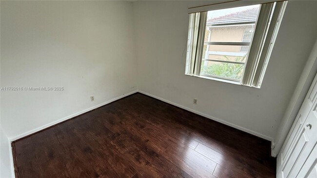 Building Photo - 1032 Twin Lakes Dr