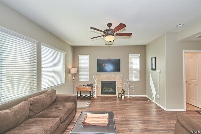 Building Photo - Spacious 4-Bed, 2.5-Bath Home in Fontana Unified School District with Private Backyard