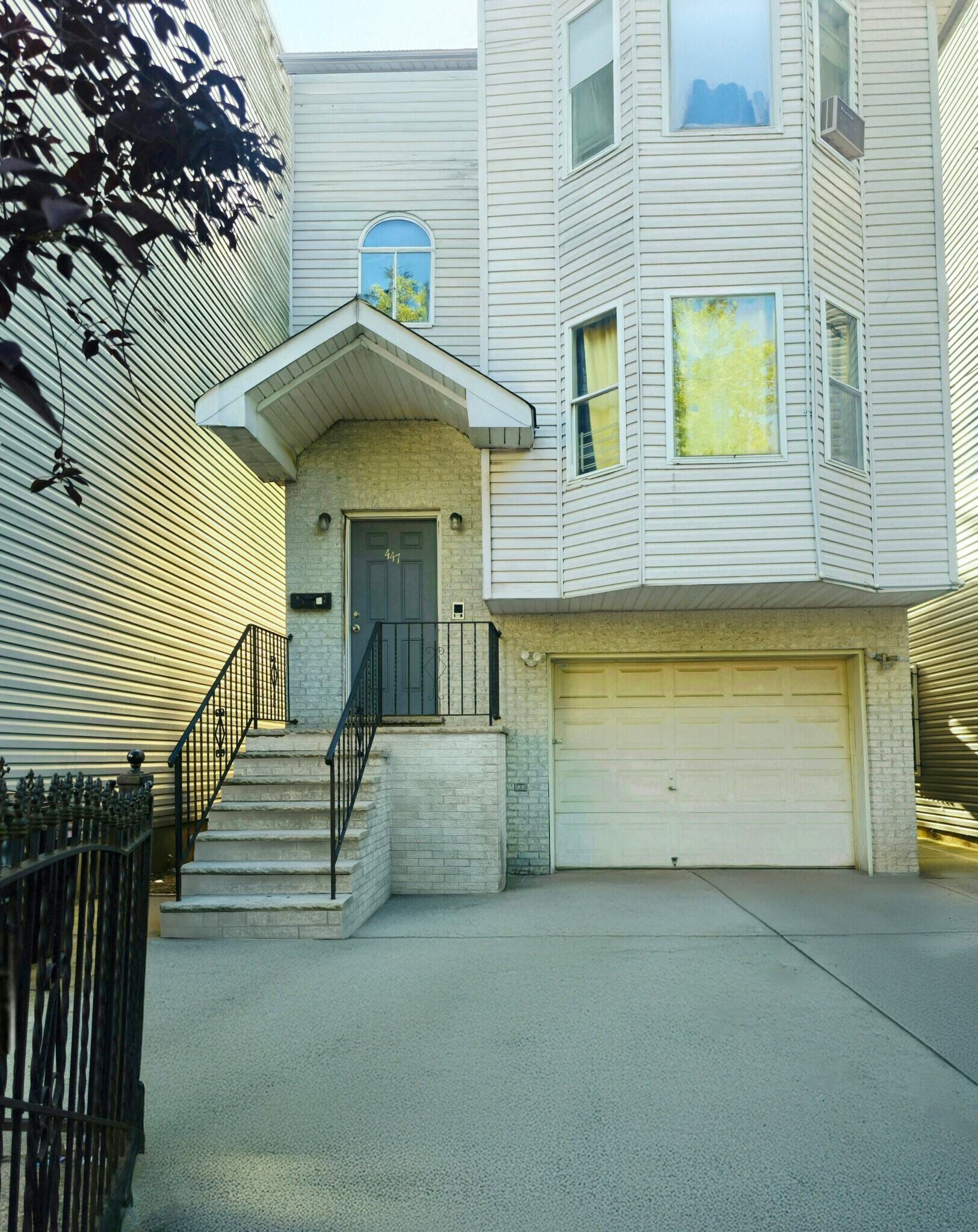 Building Photo - 447 S 18th St