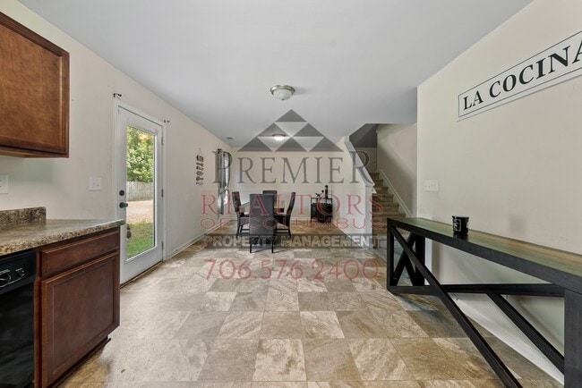Building Photo - 741 Compass Trl