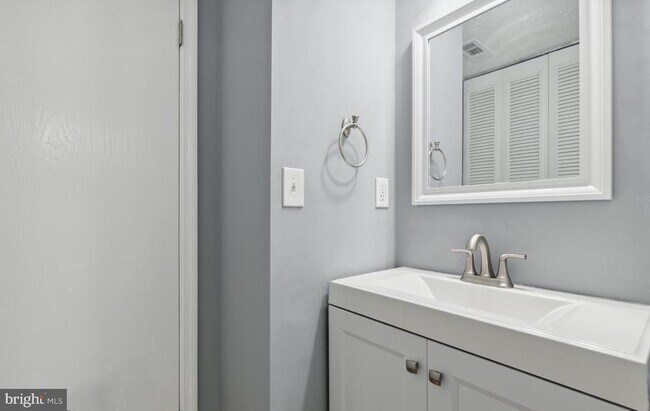 Building Photo - 1679 Fieldthorn Dr
