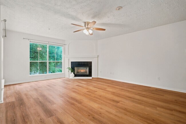 Building Photo - 8051 Bay Branch Dr