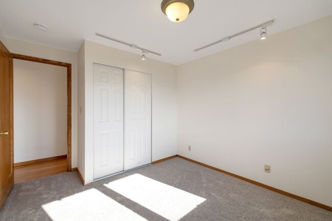 Building Photo - CLICK "REQUEST A TOUR" NOW!