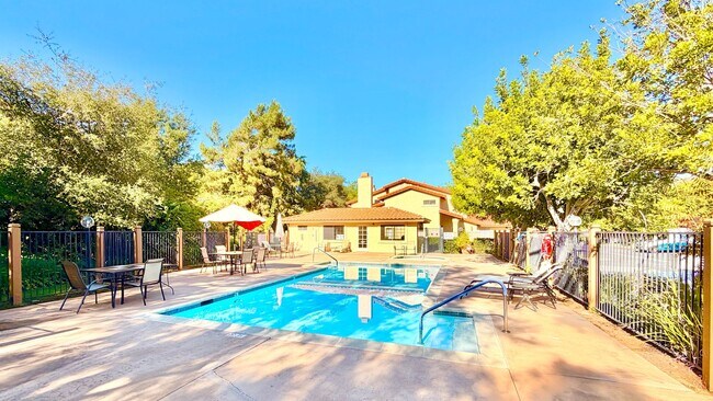 Building Photo - Beautifully Updated & Remodeled Townhome on the Pala Mesa Golf Course in Fallbrook!
