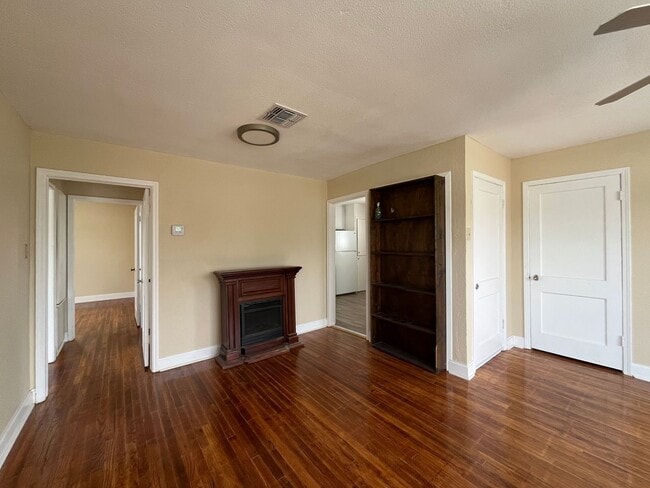 Building Photo - Ready for move in
